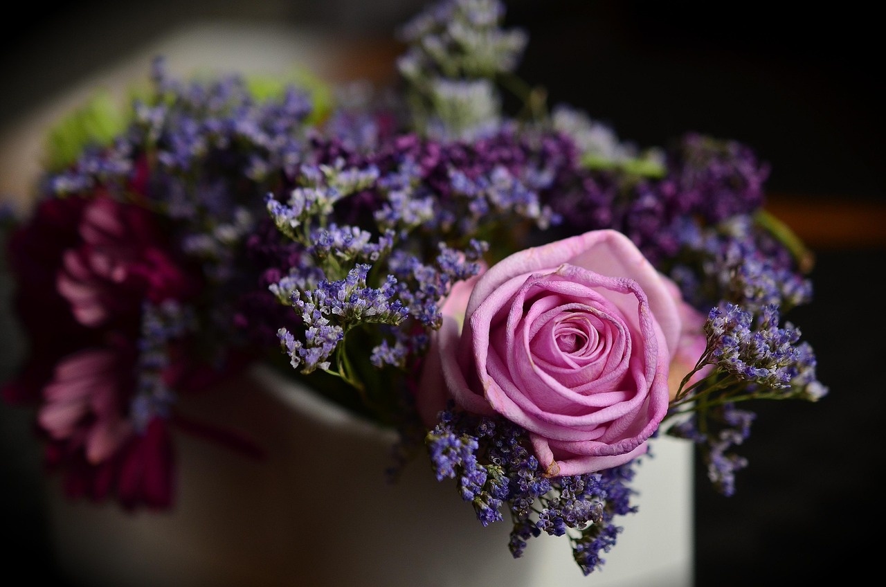 Flores blancas elegantes