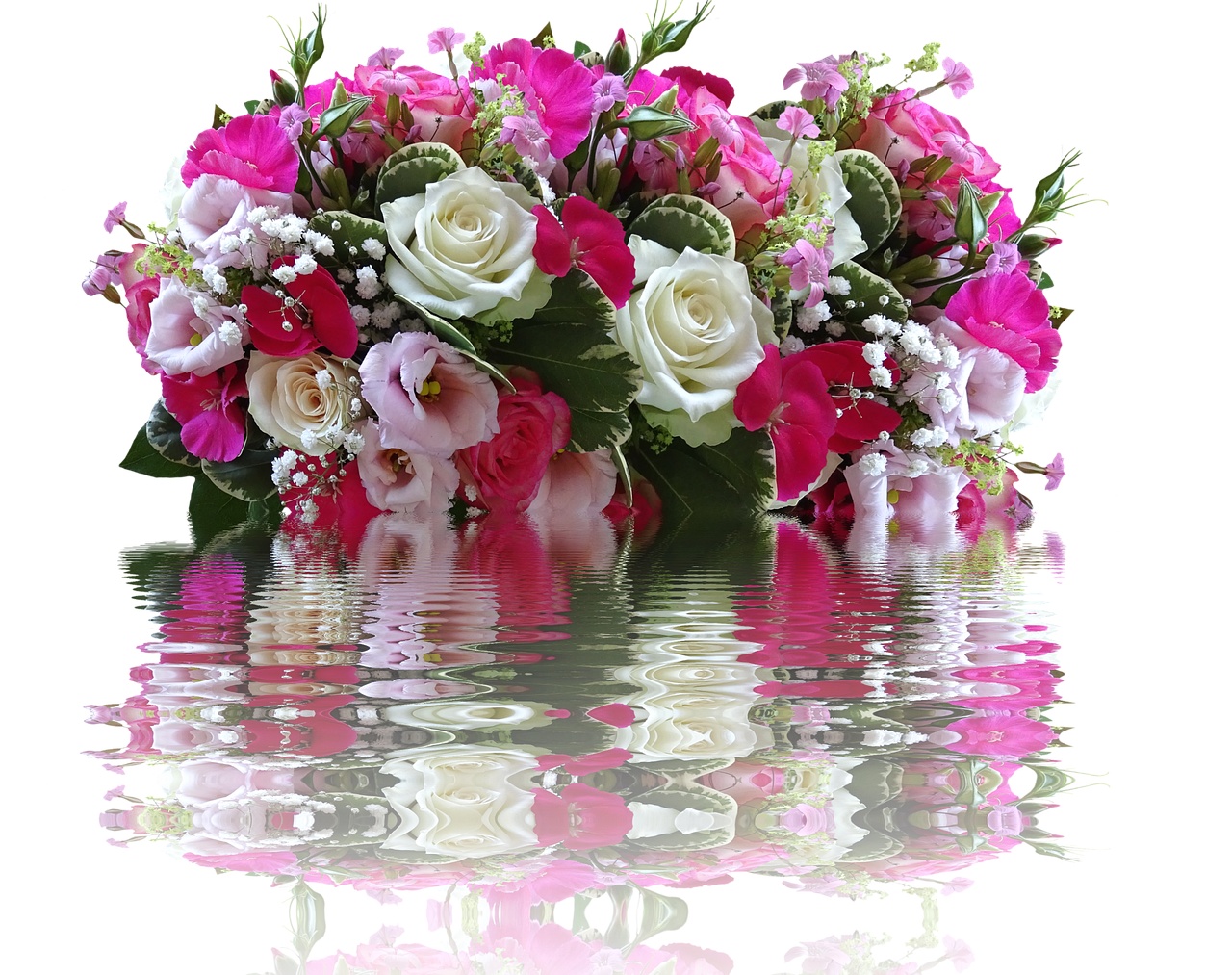 Florista preparando un ramo